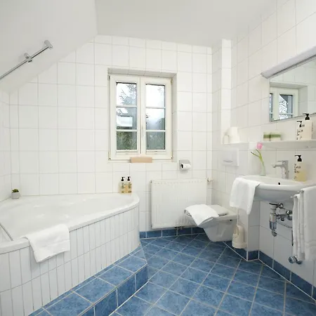 绍尔酒庄公寓 *